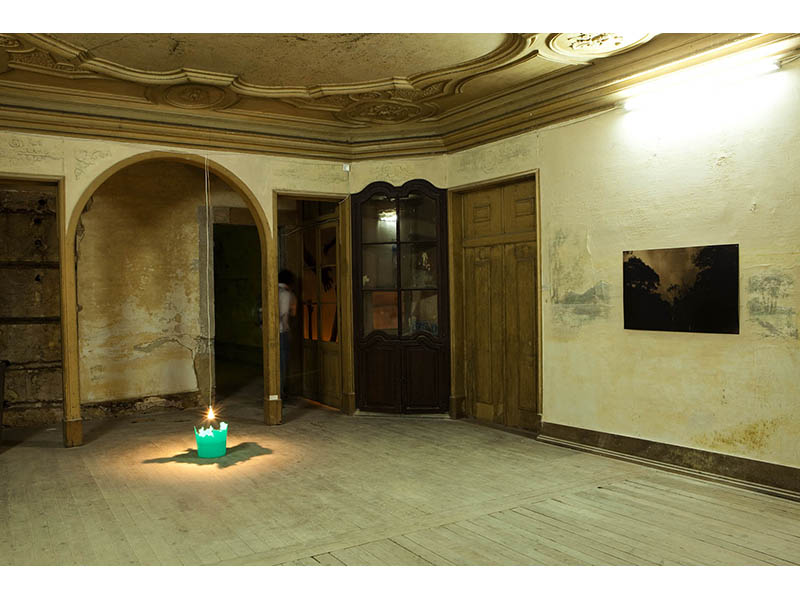 <p><em>Entre Tempos</em>, 2009</p>
<p>Carpe Diem Arte e Pesquisa, Lisboa, Portugal</p>