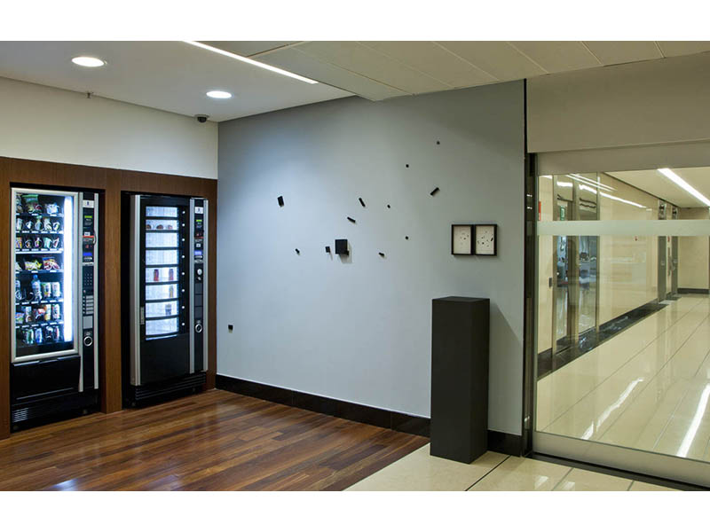 <p><em>Convivendo com a Arte: Conhecendo Artistas - Ateliê Fidalga</em> | 2011</p>
<p>Edifício sede do Banco Santander, São Paulo, SP, Brasil</p>
<p>foto: Ding Musa</p>
