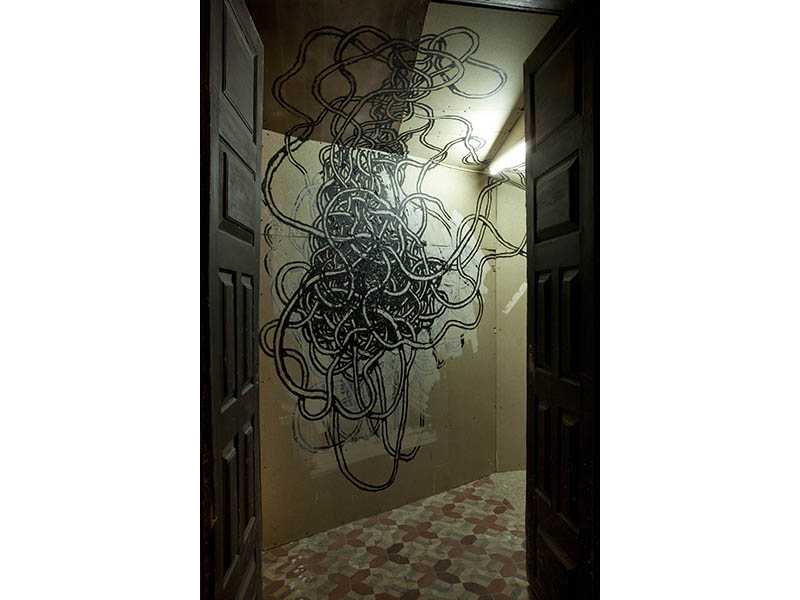 <p><em>Entre Tempos</em>, 2009</p>
<p>Carpe Diem Arte e Pesquisa, Lisboa, Portugal</p>