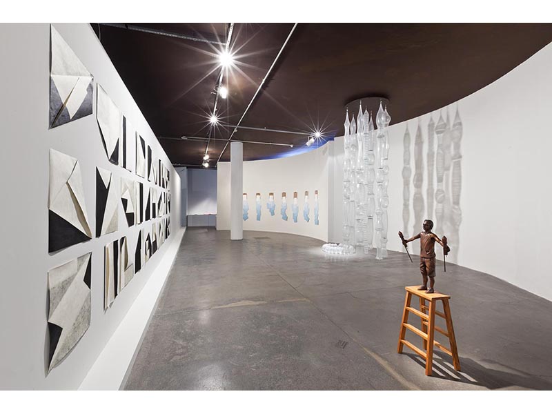 <p> </p>
<p><em>Entre Dois Mundos</em> | 2014</p>
<p>Museu Afro Brasil, São Paulo, Brasil</p>
<p>foto: Ding Musa e Yuichiro Tanaka</p>