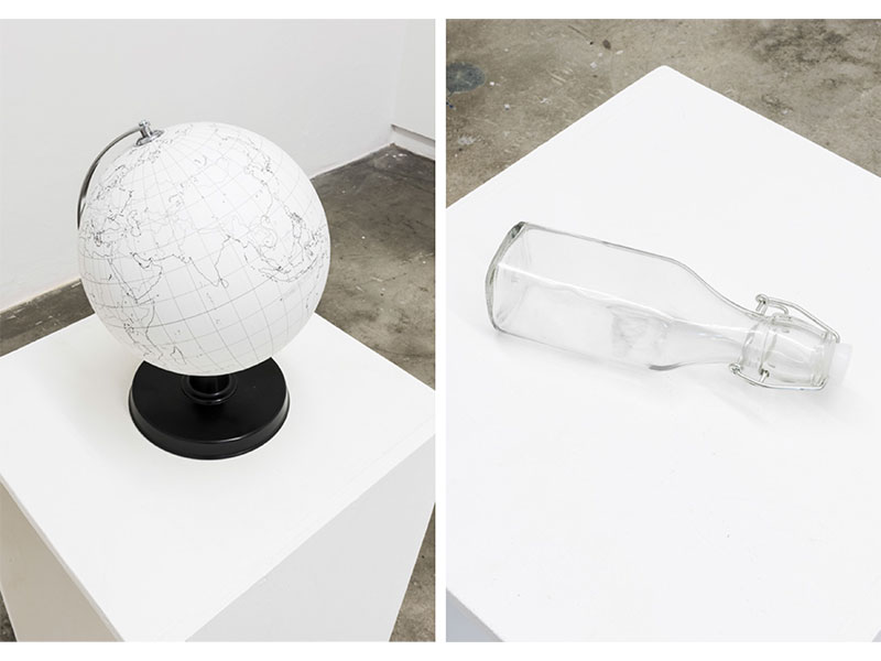 <p>TAKAFUMI KIJIMA, da série<em> Holy</em>, 2016, Globo terrestre, garrafa de vidro</p>